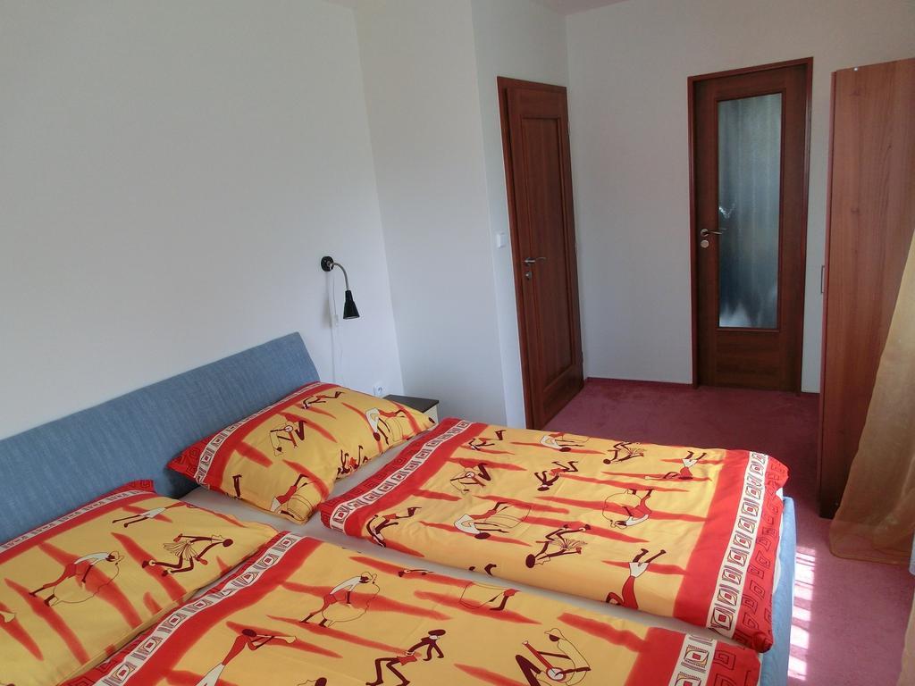 Vila Evicka Sobotka Rum bild